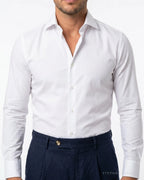Detalle del cuello y la botonadura de la camisa slim Classico blanca VITTORI LUVANO